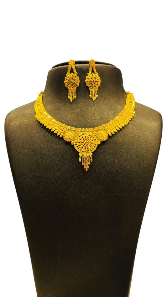 Forming Gold Necklace